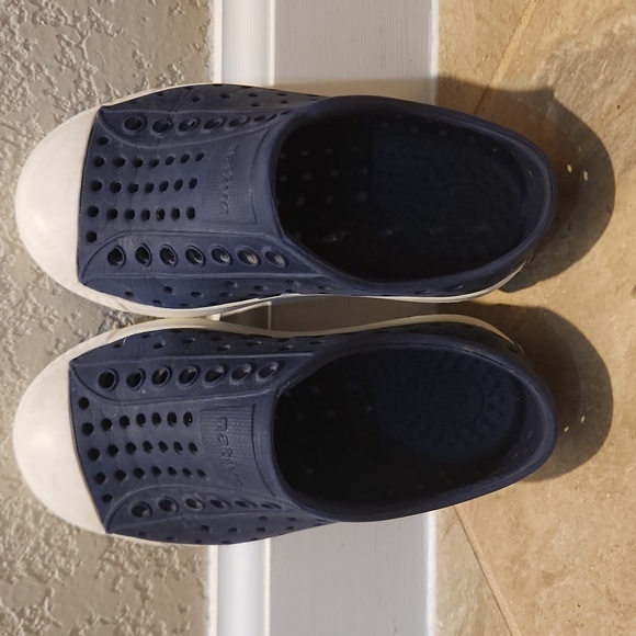 Native Jefferson Slip-on Shoes in Navy Toddler Size C8 - Picture 6 of 6